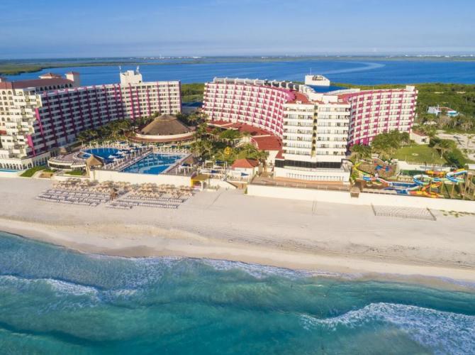 Crown Paradise Club Cancun