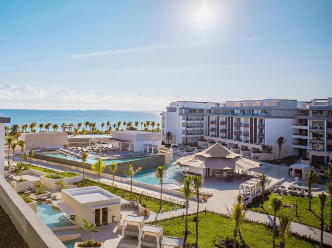 Majestic Elegance Costa Mujeres
