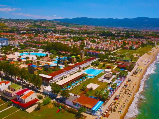 Risus Aqua Beach Resort Hotel