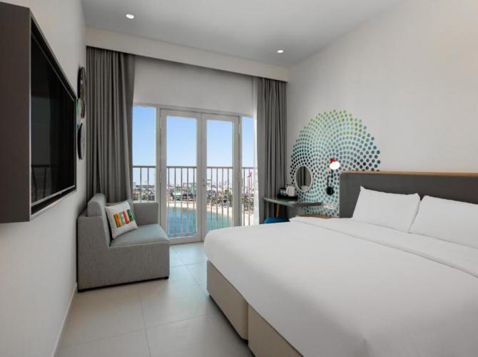 Hotel Rove La Mer Beach