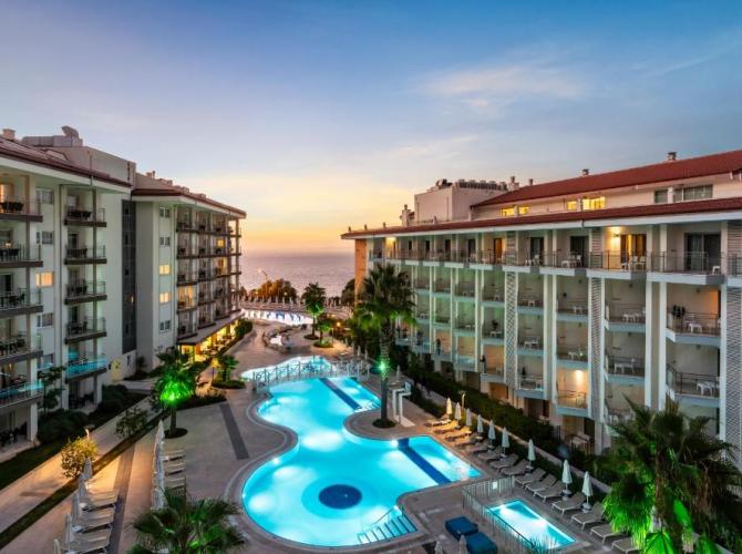 Hotel Ramada and Suites By Wyndham Kusadasi