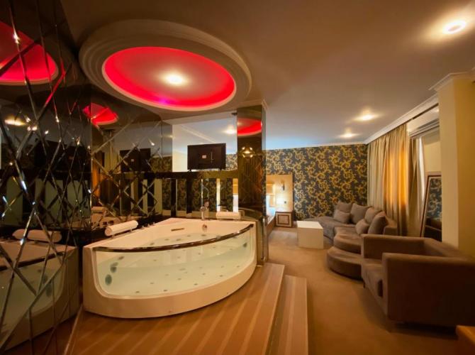 Hotel Deluxe