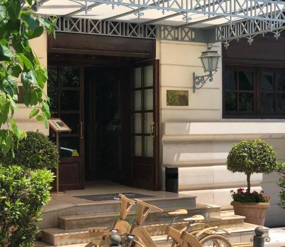 Hera Hotel