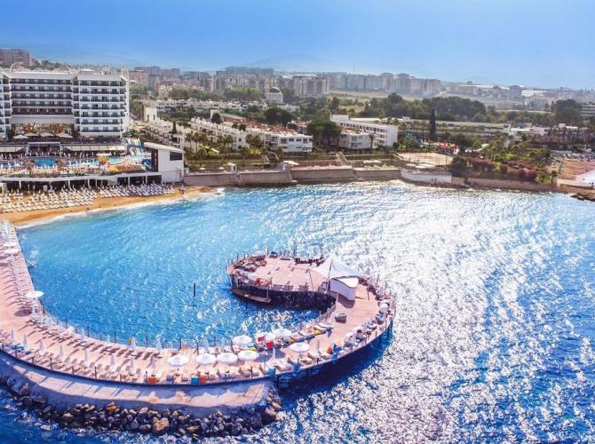 AZURA DELUXE RESORT &amp; SPA