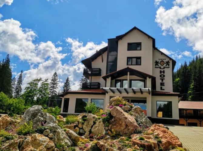 Hotel Lacu Rosu