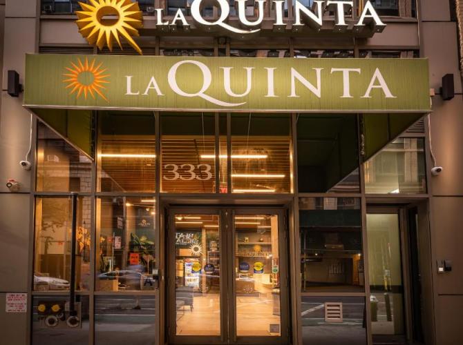 La Quinta Inn & Suites by Wyndham Times Square South